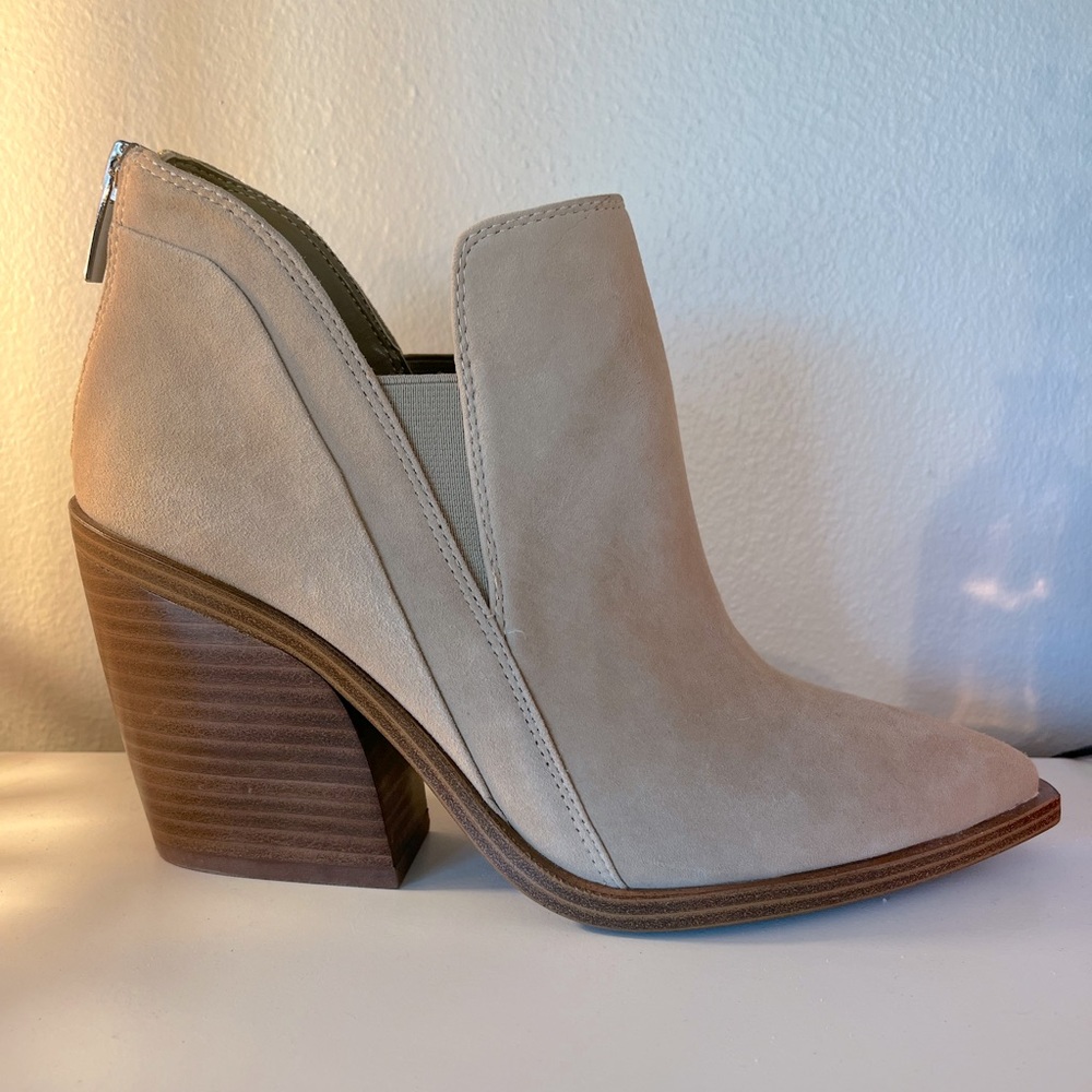 Vince Camuto Gradina Stacked Heel Bootie size 8.5